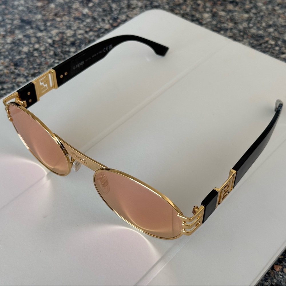 Fendace gold pink sunglasses FE40052U
